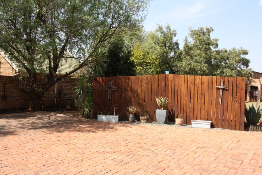 3 Bedroom Property for Sale in Langenhovenpark Free State